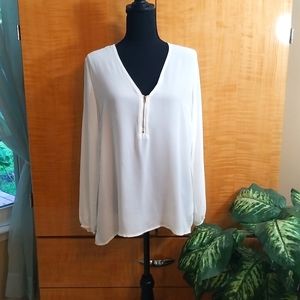 NWT JustFab white blouse size medium.